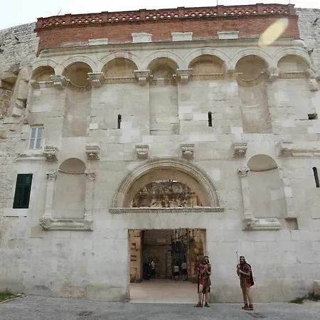 Gostinjska kuća Golden Gate Dream Split